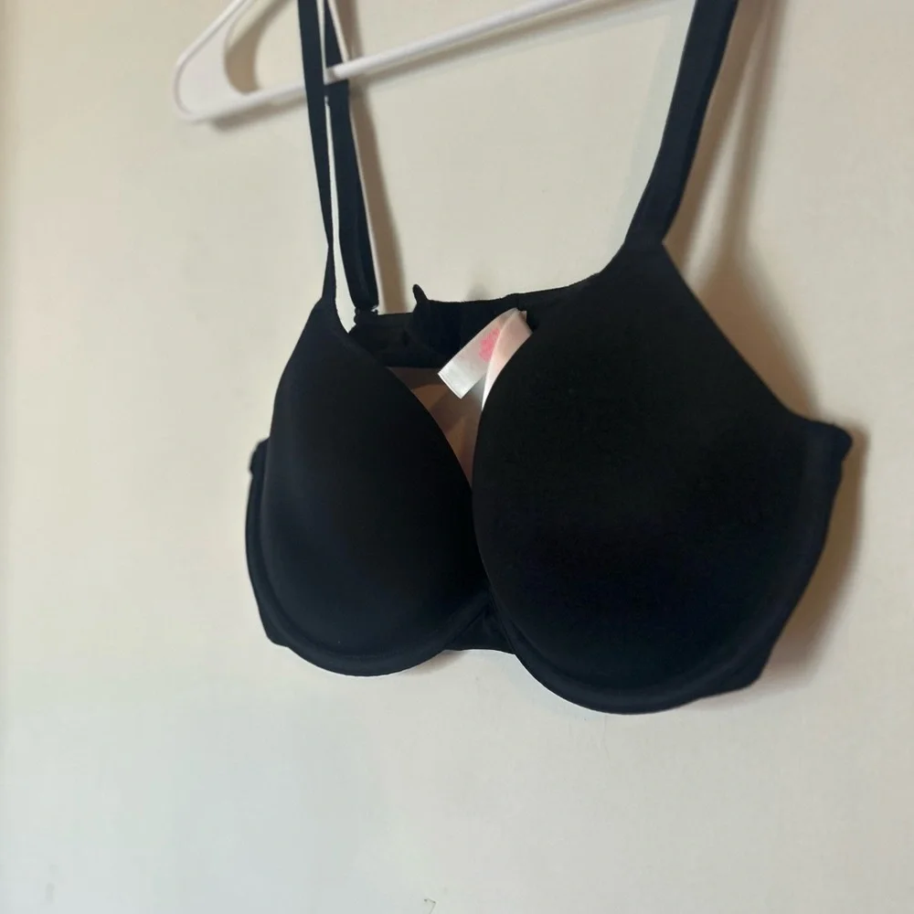 PINK Wear Everywhere t-shirt lightly lined 36B